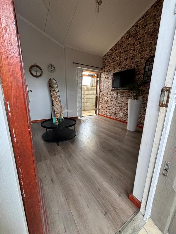 2 Bedroom Property for Sale in Mitchells Plain Central Western Cape